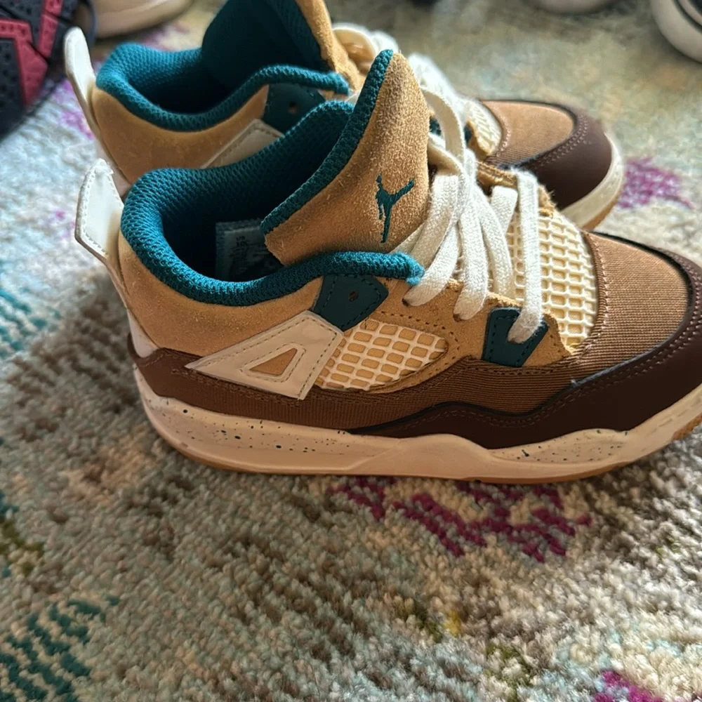 Nike - Picture 2 of 4